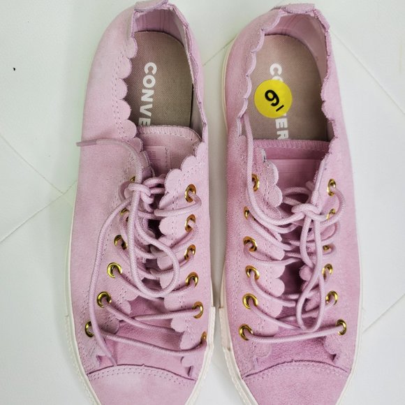 Chuck Taylors Converse Sneakers Size 9 - Picture 5 of 5